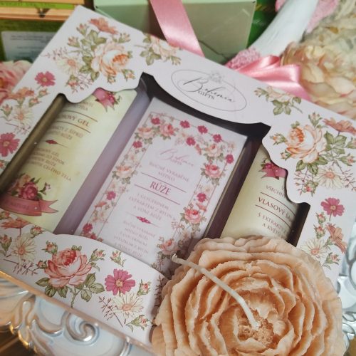 A rózsakert ígérete - Romantikus luxus ajándékcsomag csokoládéval, teával, kozmetikumokkal