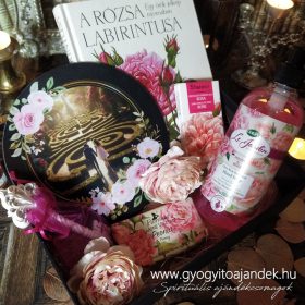   Rózsás ajándékcsomag - A rózsa labirintusa - csoki, szappan, könyv 02