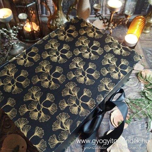 A fák titkos élete című könyv ajándékcsomag szarvas figurával ékszerrel