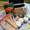 Piknik ajándékdoboz kirándulóknak - Erdei randevú páros piknik box mini lekvárokkal és arany szarvassal