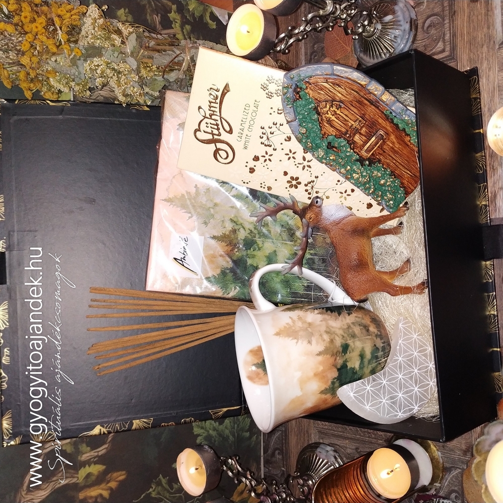 Ajándékcsomag erdei stílusban gyertyával